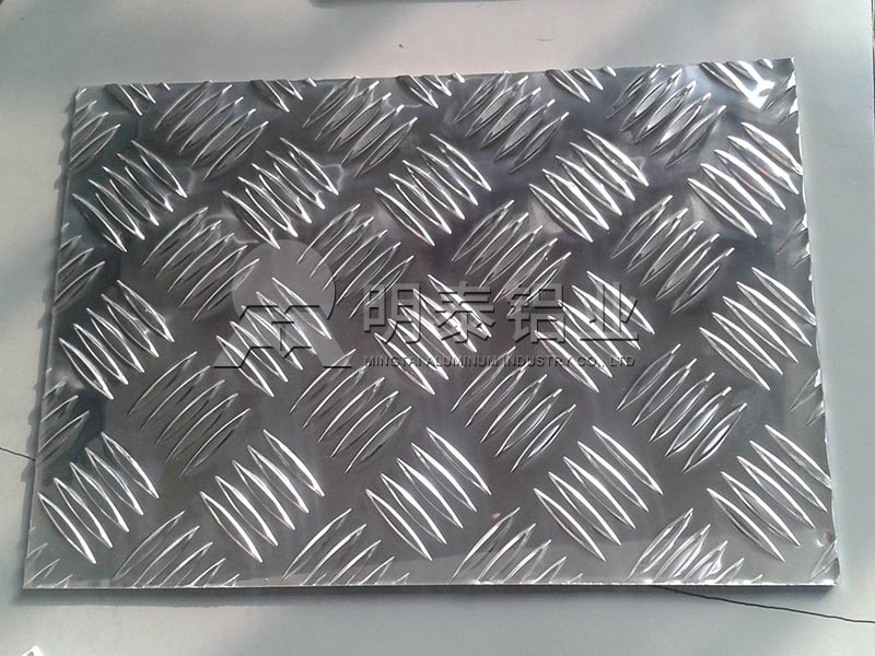 5454花紋鋁板廠家_鋁合金車(chē)廂用5454花紋板經(jīng)久耐